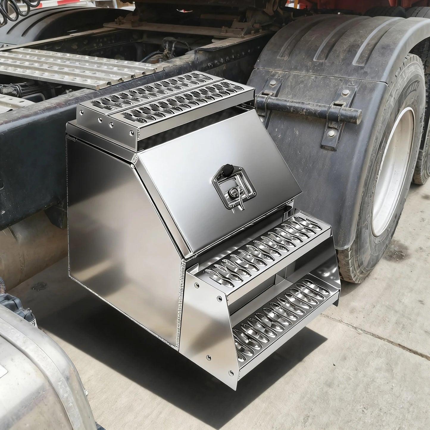 18in Aluminum Semi Trucks Side Storage Saddle Step Box 17.99x27.99x25inch with T-Handle Latch Lock for Peterbilt Kenworth & More